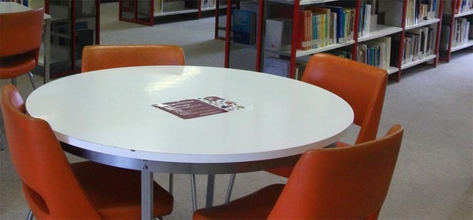 Les bibliothèques proposent des espaces pour travailler sur place